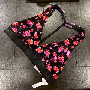 ✨S O L D✨ Women’s set of bralettes